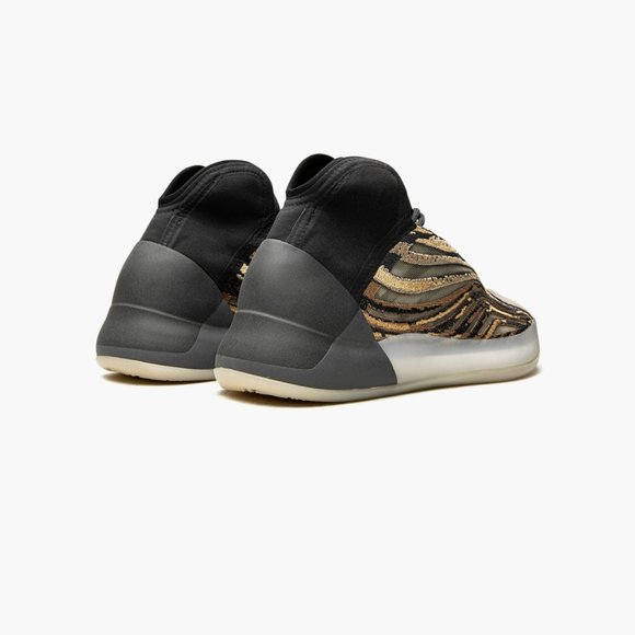 Amber Tint YEEZY QNTM Size 8.5